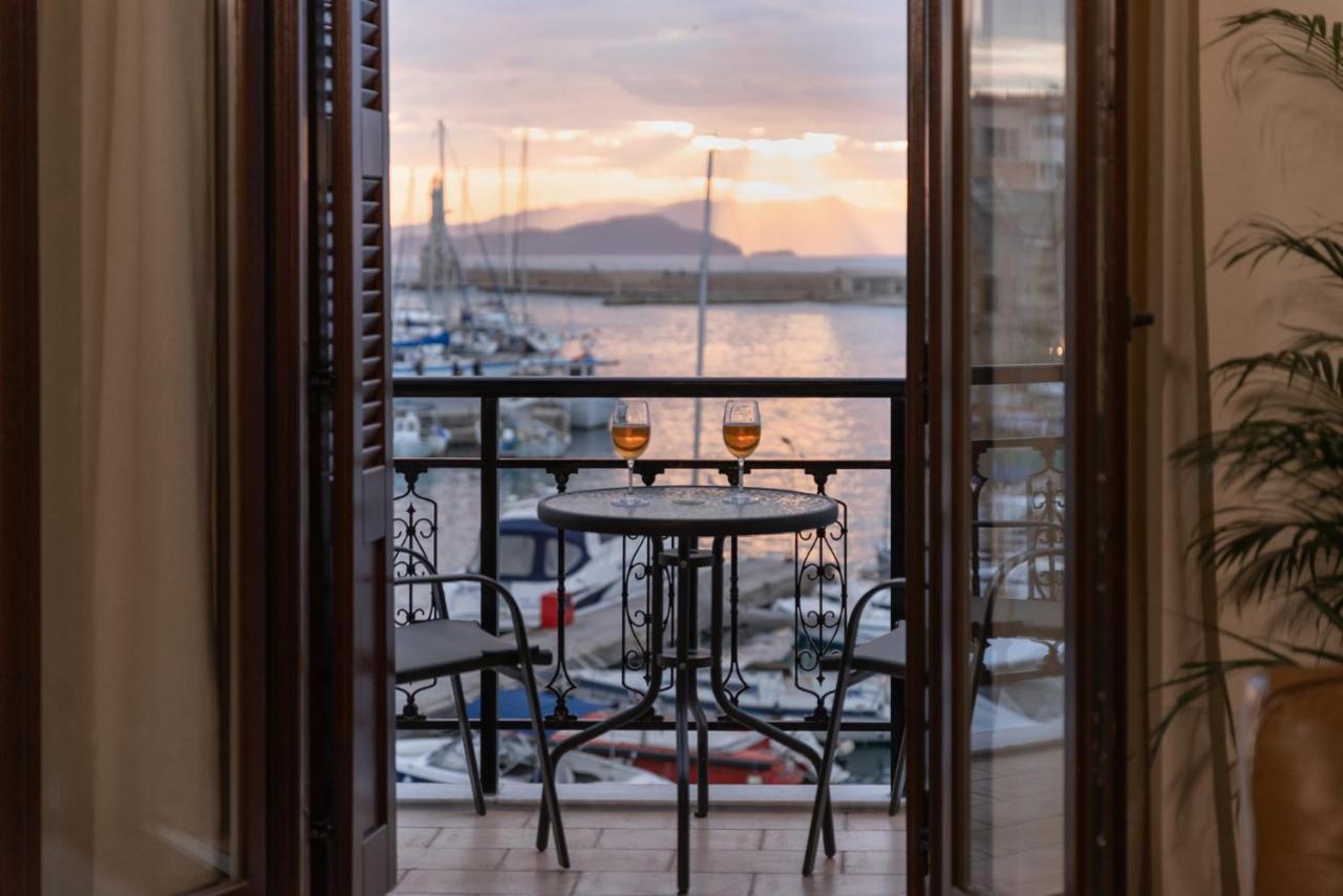 Destino Home Overlooking The Venetian Port Of Chania 하니아 외부 사진